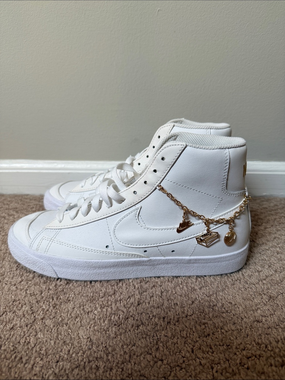 Nike Blazer Mid ‘77 LX Lucky Charms White Gold High Top Sneakers Women’s sz 9
